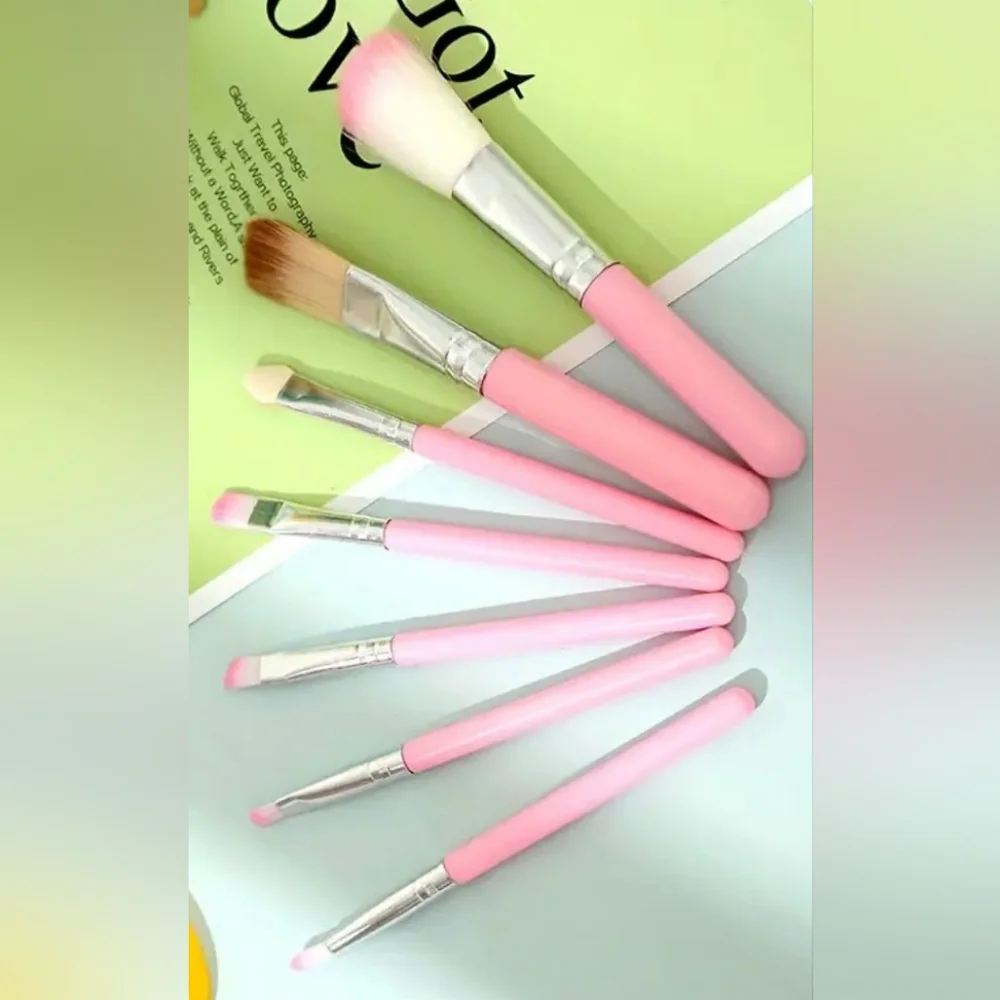 Hello Kitty Pink Sanrio Beauty Brush 7 piece Set with metal case New - Picture 7 of 10